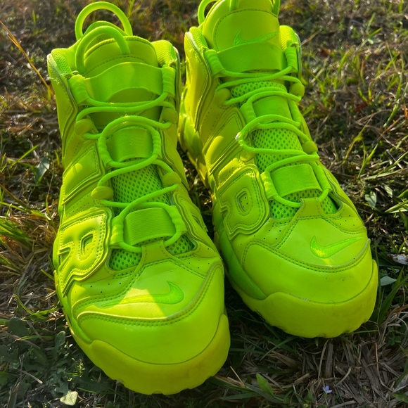 CLEAN Nike size 12 Air More Uptempo Volt 2022 Green shoes - Picture 4 of 13